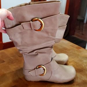 NWOT Women's size 8.5 Boots